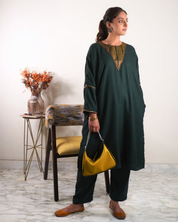 Zubeida emerald green woolen phiran set