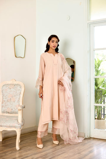 Meadows pale peach organza applique hand embroidered chanderi kurta set (set of 3)