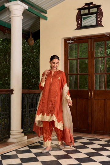 Gulbann rust chanderi choga set