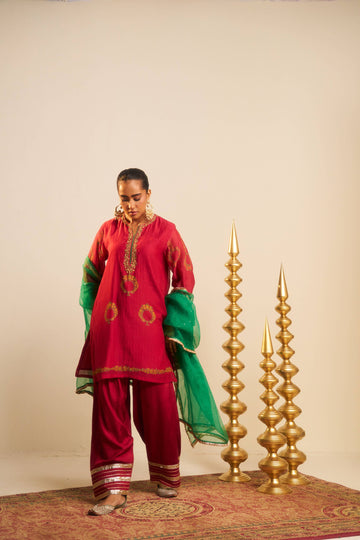 Mehrab fuschia hand dabka embroidered chanderi farshi set.