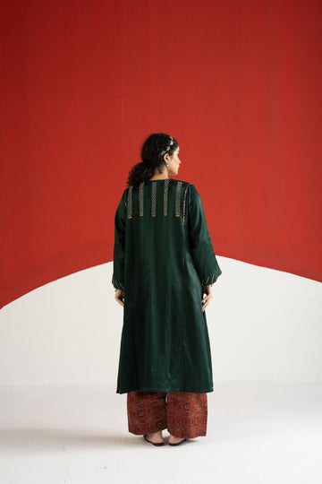 Gulnaaz dark green patra and bead work mashroo phiran