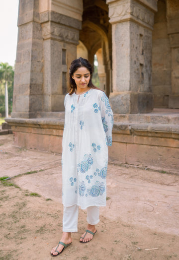 Chakra white blue hand block printed cotton pintuck kurta set (set of 2)